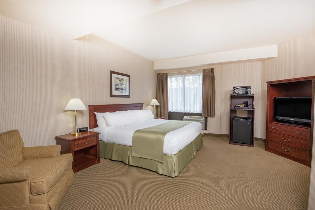 Ramada By Wyndham St. John'S Hotel Exterior photo