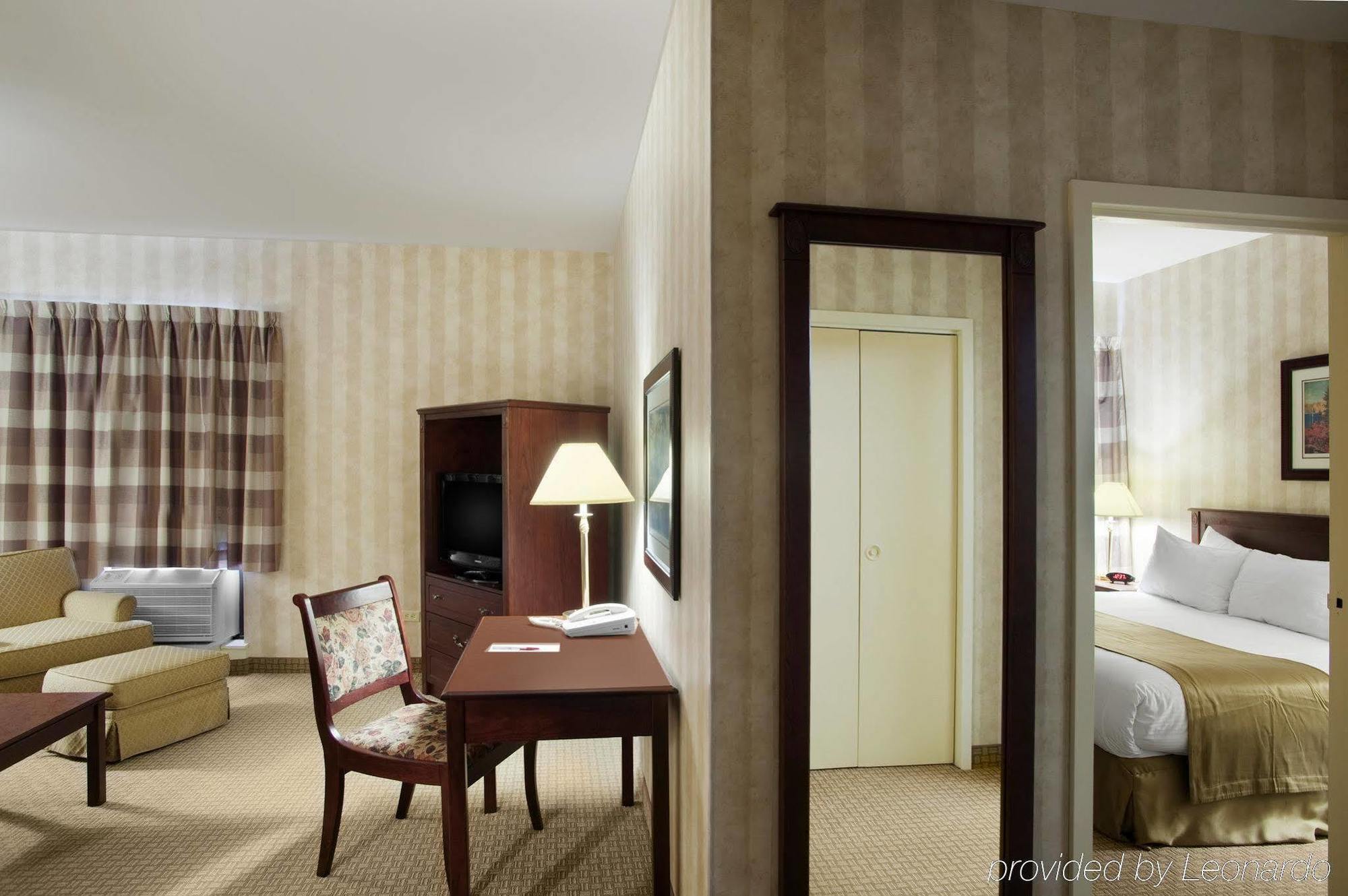 Ramada By Wyndham St. John'S Hotel Room photo