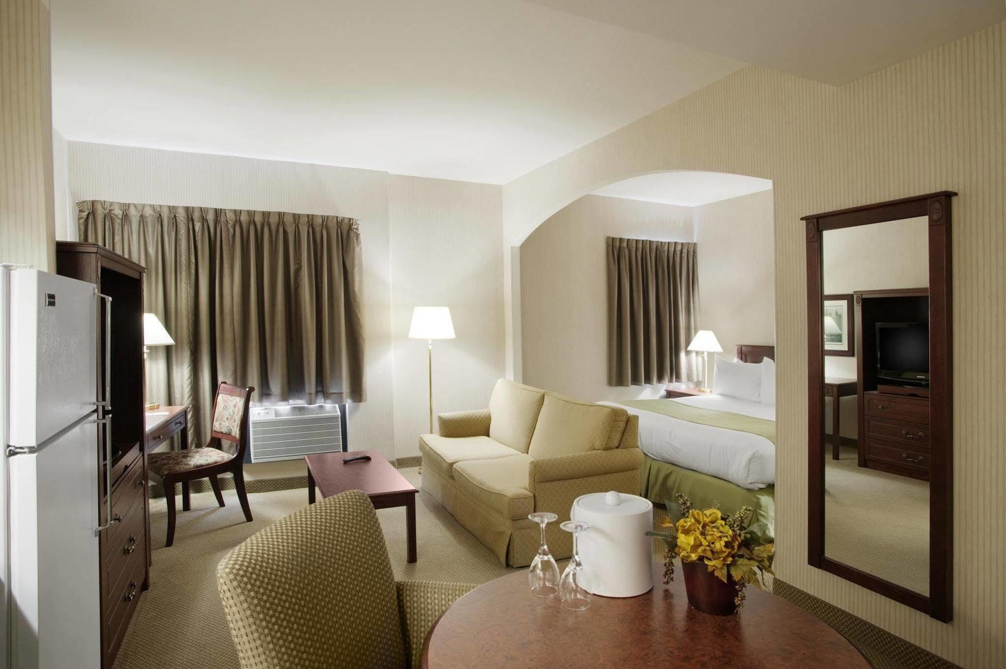 Ramada By Wyndham St. John'S Hotel Room photo